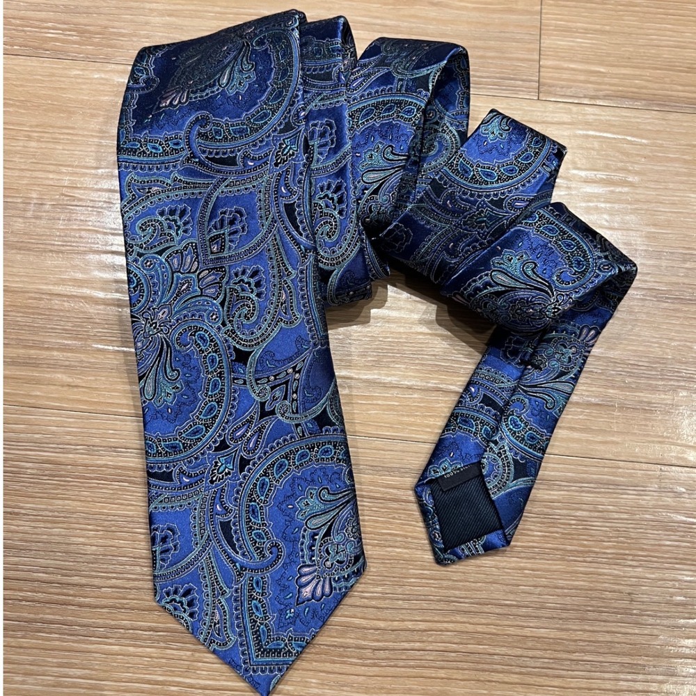 Hart Schaffner Marx Mens Necktie Silk Paisley Made in Italy Blue OS